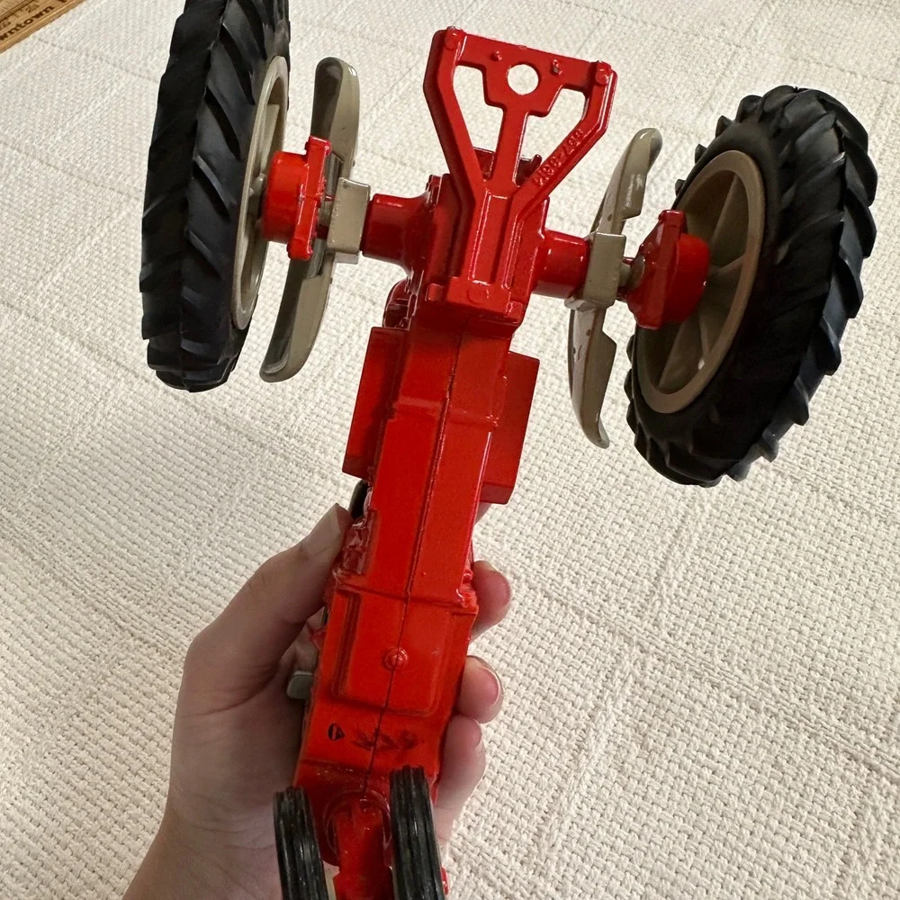 VTG Ertl Ford 901 Select O Speed Tractor Diecast 1/16 Scale Red Farm Toy